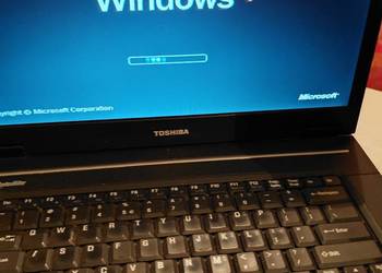 Sprzedam laptop Toshiba satellite,windows xp home edition
