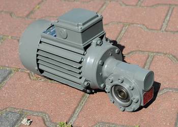 Motoreduktor kątowy 0.12kw. 24obr. bonfiglioli