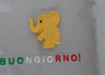 Broszka słonik z podniesiona trąbą Broszka słonik z podniesiona trąbą