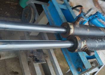 Siłownik hydrauliczny dwustronny