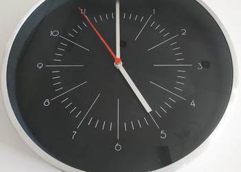 Elegancki metalowy zegar analogowy ścienny Ouartz