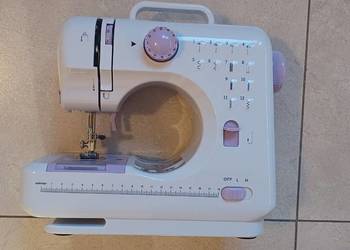 Mini maszyna do szycia na 12 ściegów
