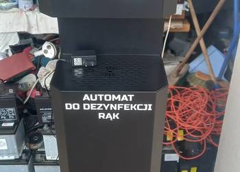 Podajnik do płynu do dezynfekcji.