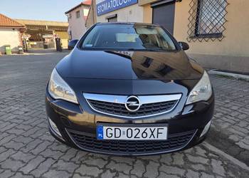 Opel Astra J 2010, benzyna 1.4, OC na rok