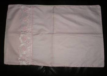 Prawie nowa poszewka na poduszkę 70 cm x 45 cm róż