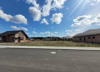 Sprzedam działkę budowlaną 12a (1220m2)