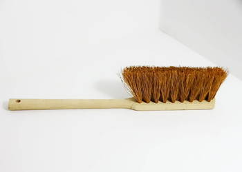 Szczotka drewniana z naturalnym włosiem – do zamiatania i szorowania