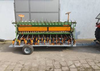 Siewnik Amazone D 7 Super typ 30 z wózkiem transportowo- garażowym.