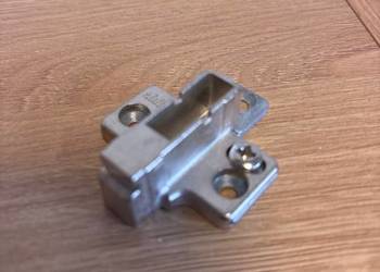 Blum prowadnik krzyżakowy do zawiasu Clip H-9 na wkręty do płyty 175H7190