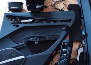 Części audi Q5 FY 80A.Ładowarka indukcyjna schowek konsoli środkowej,boczek