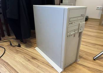 Zabytkowy komputer PC MaxData Artist Pentium III 500MHz