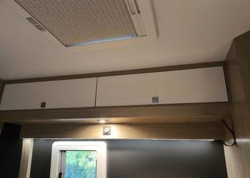 Zabudowa kampera szafka podsufitowa podwieszana kampervan