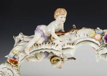 Porcelanowe lustro rokokowe z puttami, II poł. XX w.