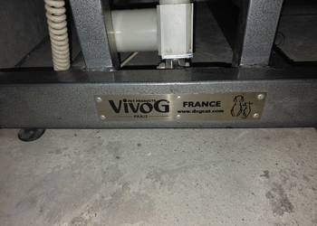 Stół w bardo dobrym stanie do strzyżenia i nie tylko