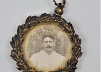 Wisiorek medalion wieniec laurowy z fotografią 1910/12r 3cm