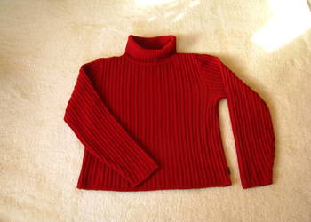 Elegancki, czerwony sweterek z golfem,  rozm. M/L