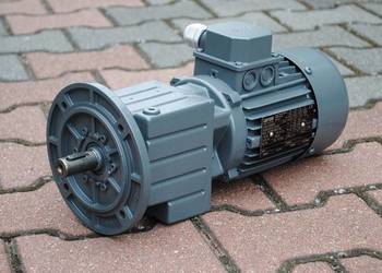 Motoreduktor kołnierzowy 0.37kw. 57obr./min. Lenze