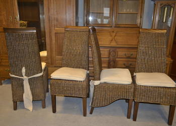krzesła -orzech i rafia . salon