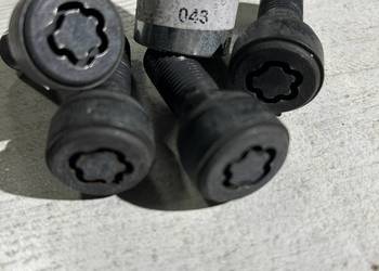 NASADKA ZŁODZIEJKA ADAPTER ZABEZPIECZEŃ ŚRUB KÓŁ BMW TYP: 043 plus 4 śruby