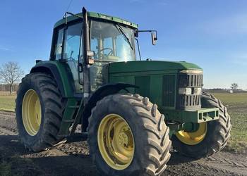 John Deere 6810