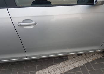 VW GOLF V KOMBI JETTA DRZWI PRAWE PRZOD SREBRNE LA7W