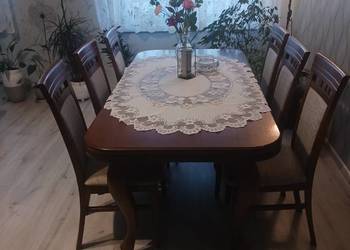 Solidny stół  do salonu plus 6 krzeseł