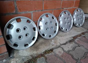 Fiat 126 EL, oryginalne kołpaki z logo "Fiat" w dobrym stanie, polecam!