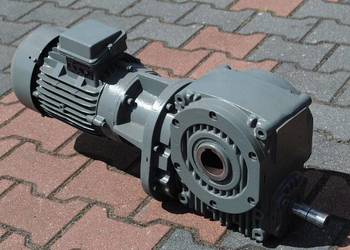 Motoreduktor kątowy 1.5kw. 35obr./min..