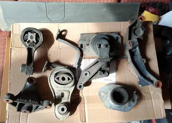 Łapy poduszki trafic Vivaro 2,0dci