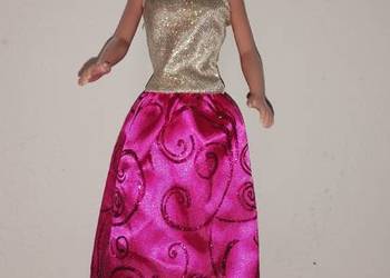 Lalka Barbie w wizytowej długiej kreacji.Mattel 2009