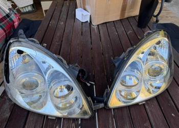 Przednie reflektory soczewkowe Toyota Yaris przedlift 99-03