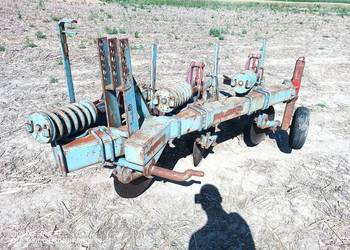 Pług Fiskars 3 skiby sprężyna non stop resor łąkowy Kverneland vario Pług Fiskars 3 skiby sprężyna non stop resor łąkowy Kverneland vario