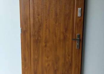 Drzwi wejściowe 68mm 90 lewe złoty dąb ocieplone, dostępne od ręki