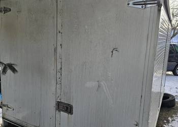 Kontener aluminiowy, rolety, drzwi tylne, zabudowa aluminiowa.