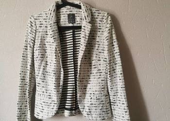 Biało czarny żakiet