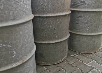 Sprzedam beczki na paliwo.