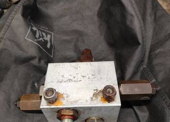 Zawór blok sterujący oil control 05423803033500B Zawór blok sterujący oil control 05423803033500B