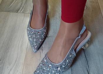 (43/44) Srebrne, bogato zdobione czółenka wieczorowe z odkrytą piętą, NOWE