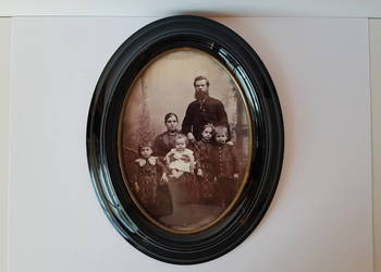 Stara drewniana owalna ramka na zdjęcia, przełom XIX / XX wieku