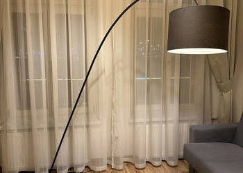 Czarna lampę podłogową - nowoczesny design, ciemnoszary klosz
