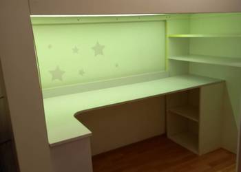 Łóżko piętrowe z biurkiem