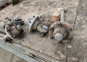 Pół osie do przyczepy/rozrzutnika