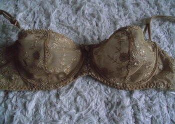 LA SENZA -MARKOWA, PIĘKNA BARDOTKA MODELUJĄCA - r.38B/85B
