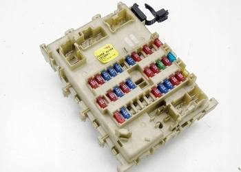 SKRZYNKA BEZPIECZNIKOWA NISSAN ALMERA TINO 2002 2.2 DI 243504U100