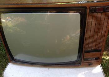 Stary Telewizor Grundig Super - Color 8400TS z wbudowaną grą