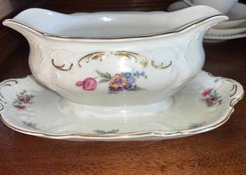 Sosjerka . Syg. Victoria. Import. Na porcelanie w kolorze ecru bukieckimi