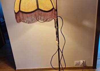 Stylowa lampa podłogowa retro / vintage – mosiądz, abażur z frędzlami