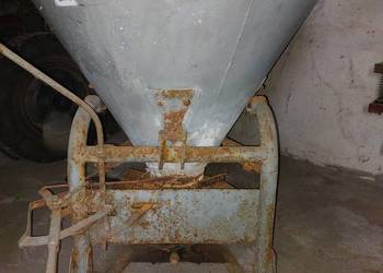 Rozsiewacz nawozu Bąk