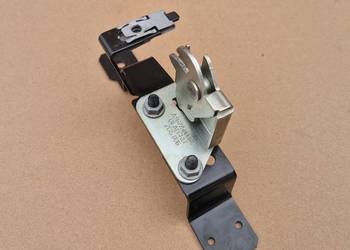 MERCEDES ATEGO ZAMEK MASKI ATRAPY + WSPORNIK LEWY NOWY ORYGINAŁ A9677500084