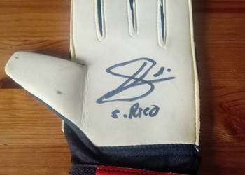 Sprzedam rękawice z autografem Sergio Rico